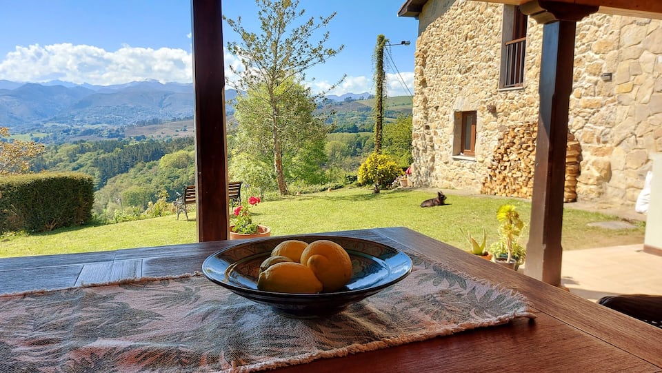 Casa Prado El Cardín, a stone house below the Sueve, Borines, Asturias, Spain, photo 5 of 10