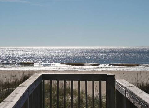 Blue Crab Cove A Gorgeous Beachfront Home!