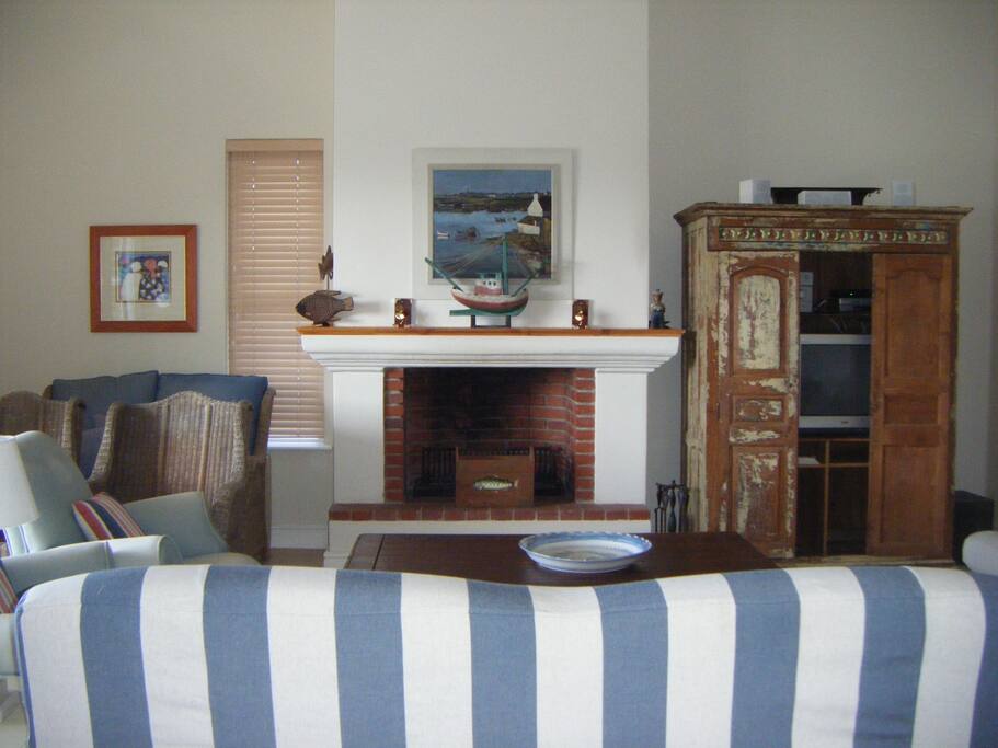 Formal upstairs lounge