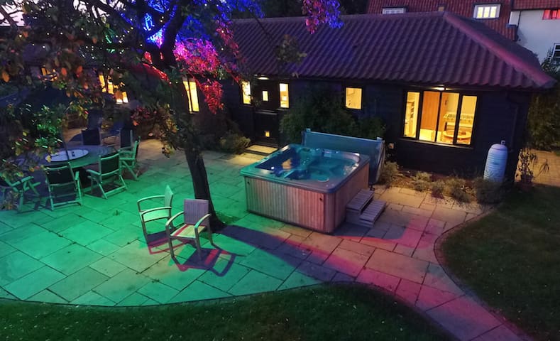 Suffolk getaway with hot tub