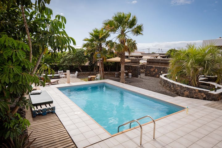 Black Rocks Villa - Lajares surf village