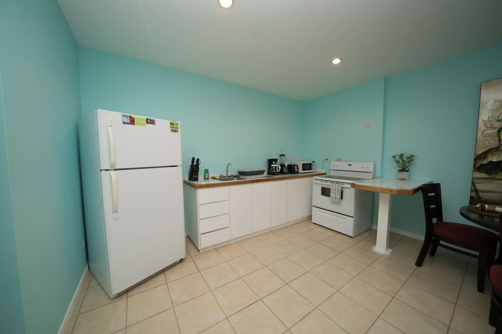 kitchen both lower and upper levels have air conditioning and fans.