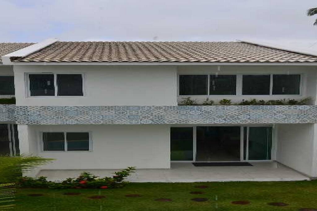 Duplex, 01 quarto no terreo para pessoas com dificuldade de acesso e 03 quartos (sendo 01 suite) no primeiro pavimento...