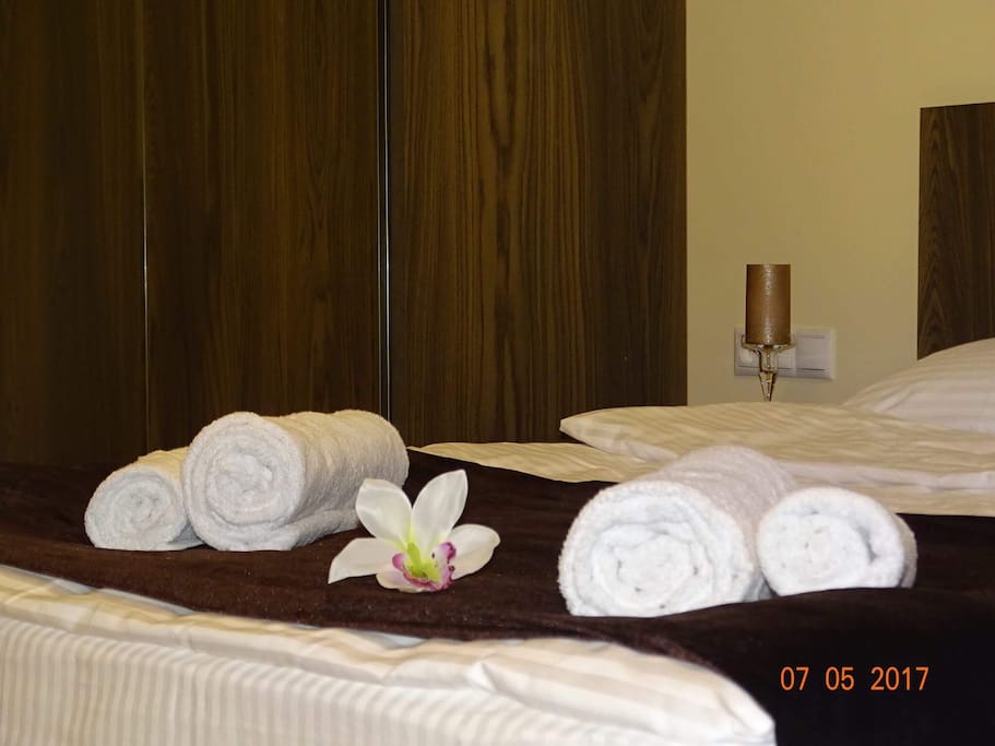 Comfortable bed
Уютная спальня