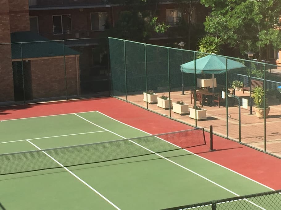 Commmunal Tennis Court - Free!