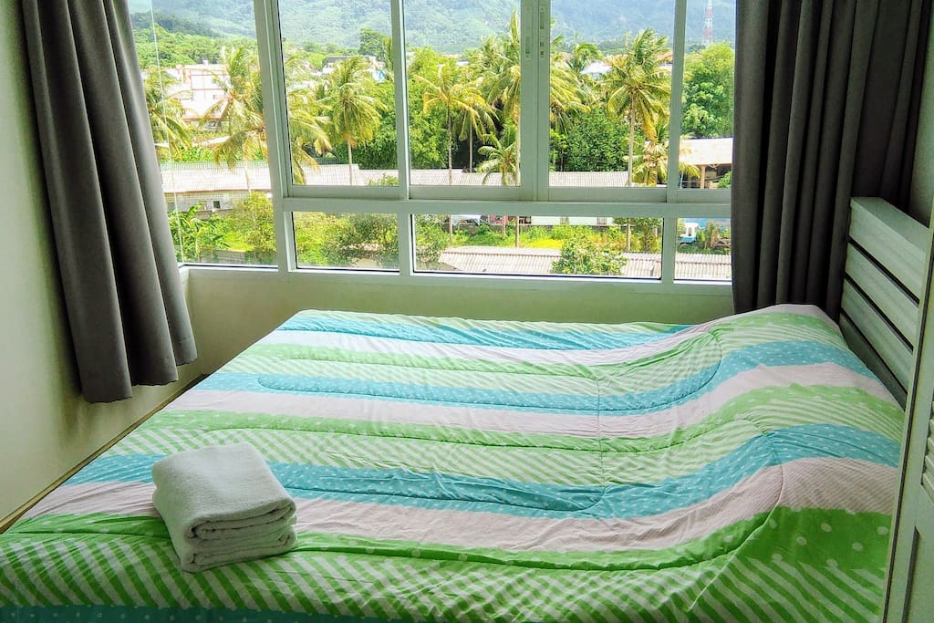 King bed with great view
