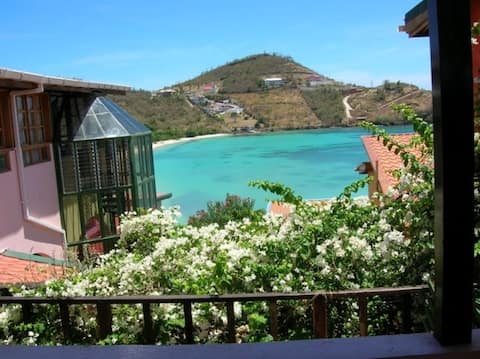 Beach Home, fabulous views, close to all Amenities