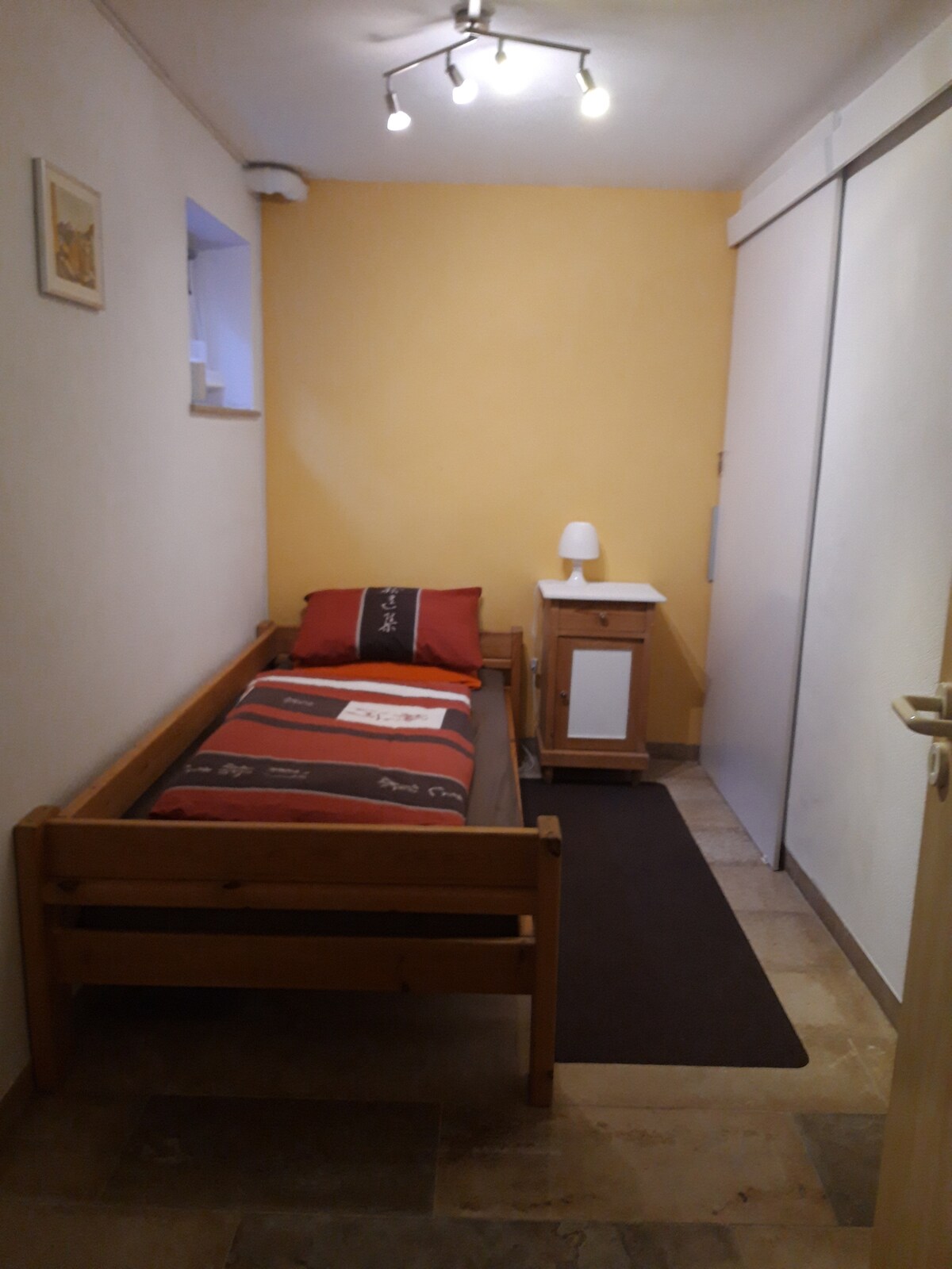 חדר שינה 3 עם מיטת יחיד