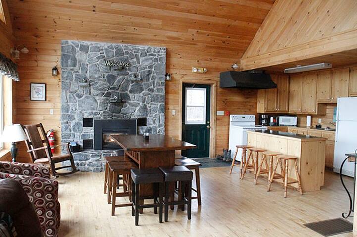 Broadleaf Mountain Chalet gallery image 4