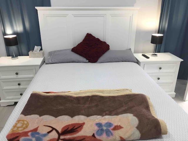 Modern private room available for stay queen bed