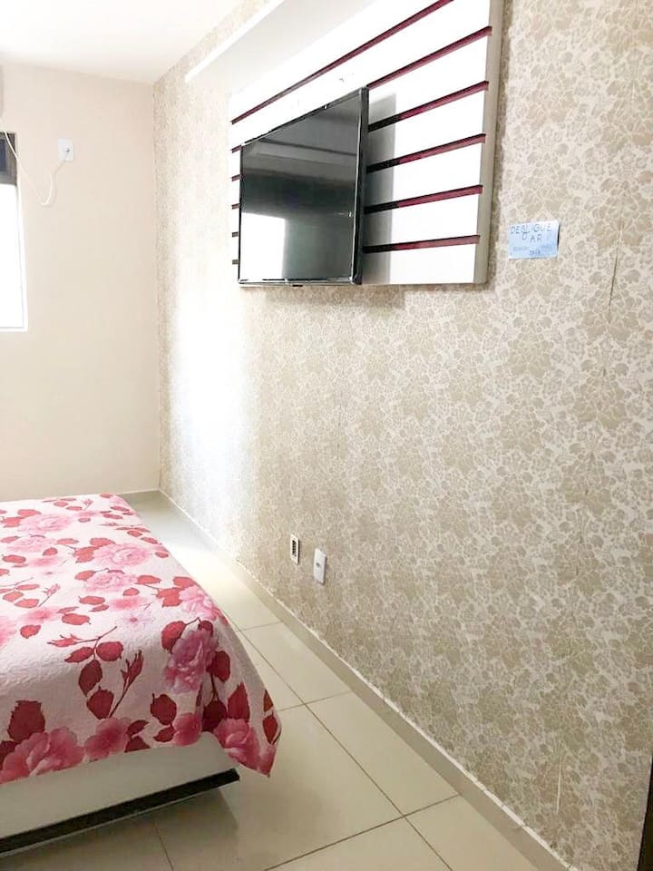 TV dhomë gjumi 1  me ajër të kondicionuar dhe suitë.