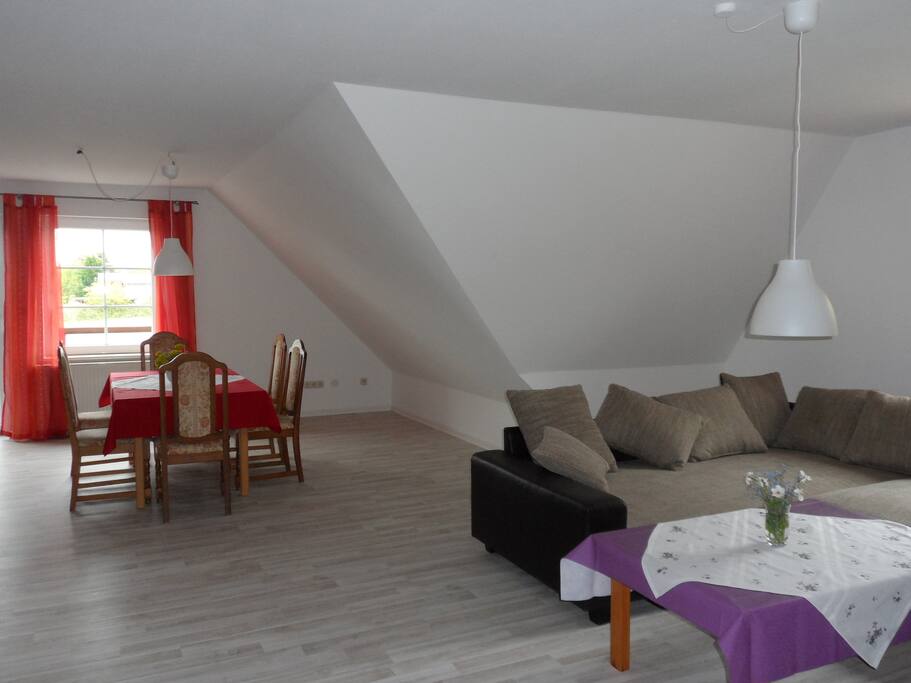 Wohnzimmer und Essecke