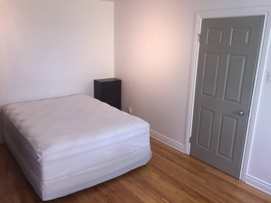 Private bedroom 1.