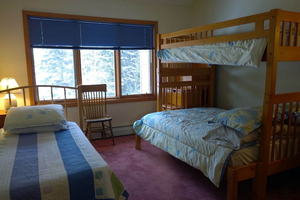 Second bedroom bunkroom