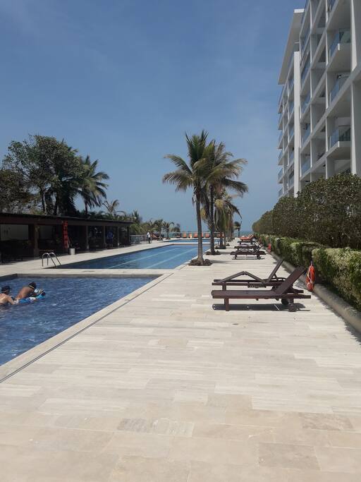 ZONA ABIERTA DE PISCINAS