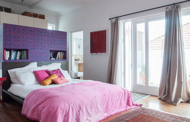 Sunny spacious 2-bed sanctuary in vibey Greenpoint