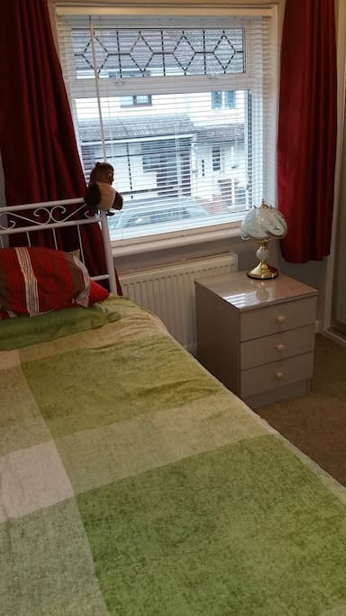 Guest bedroom w