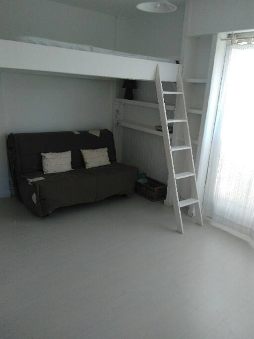 1 bz et une mezzanine de couchage si besoin