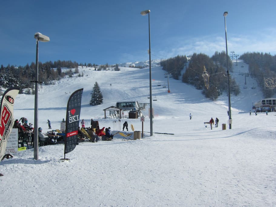 Départ des pistes de ski à 50 m