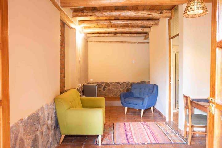 Lovely cabin with Vistas and Family Garden