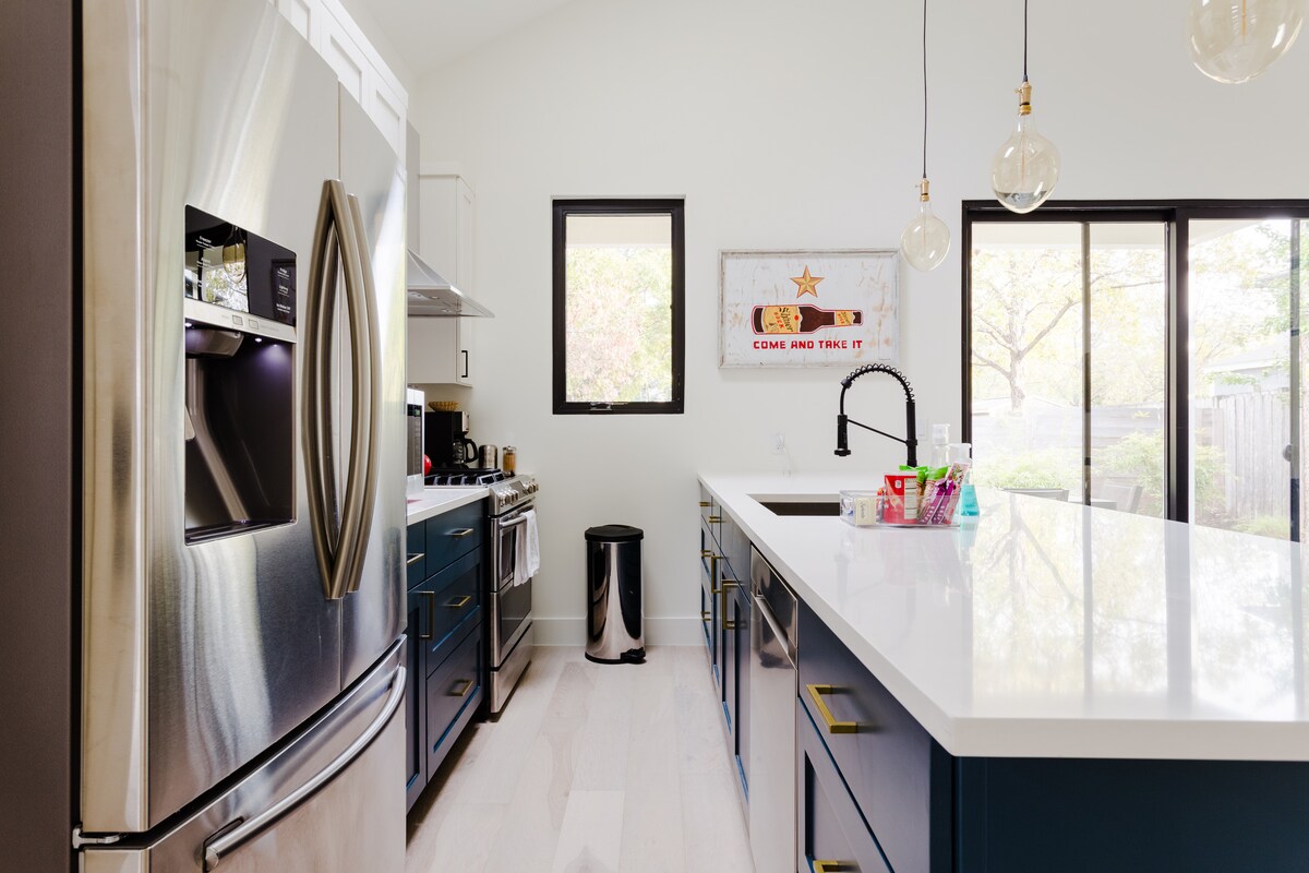 Bright & Modern SoCo Retreat, Minutes from DT!