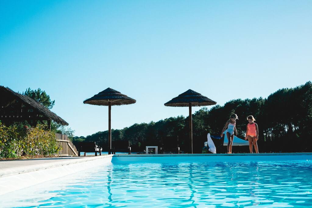 Piscine privée réservée aux locataires du Domaine de Pitrot