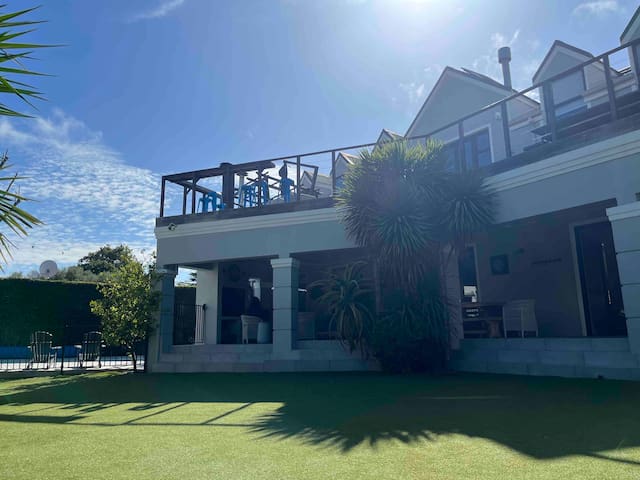 Bishopscourt Luxury Family Home