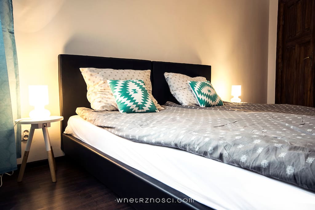 Bedroom with courtyard view - a calm and relaxing place.
Sleeps up to 4 people. 4 single beds