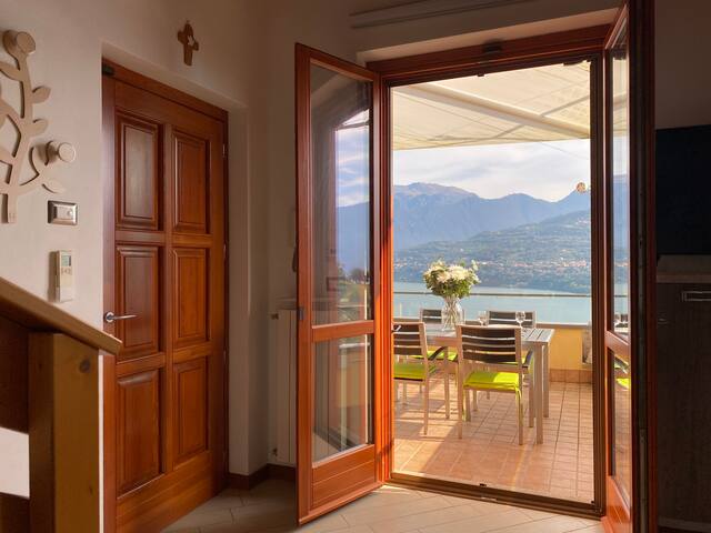Lake Iseo: views, privacy, pool & air conditioning gallery image 4
