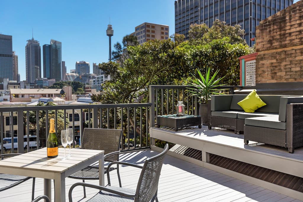 Enjoy panoramic views of the city skyline upon one of the largest terrace balconies in Darlinghurst. Stretch out on the outdoor lounge suite and soak up the private uninterrupted views. Dine in style at the alfresco dining table, with a standalone BBQ for your culinary needs.“Fantastic location, close to city amenities. Paul is an excellent host and looked after us really well. Appreciated the fully equipped kitchen and lovely terrace.”- Lauren White *****