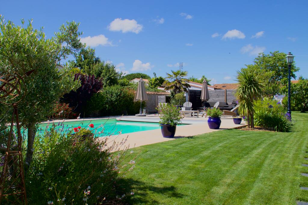 Landscaped Garden entrance to Flocon de Sel