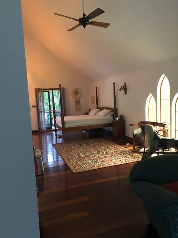 A Graceful, Colonial Style Home on Two Acres gallery image 3