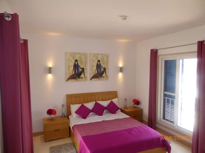 Dormitorio doble. Habitación 1 con baño privado y balcón