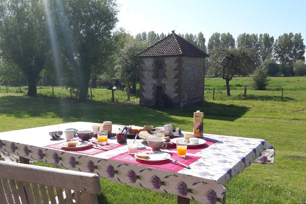 Petit-déjeuner inclus, face au pigeonnier