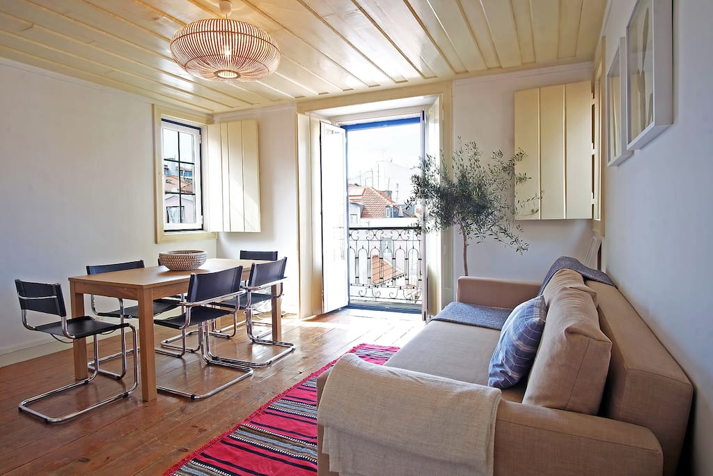 Bright and cozy living room
