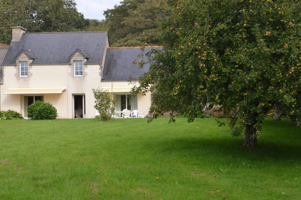 Façade ouest donnant sur le grand jardin