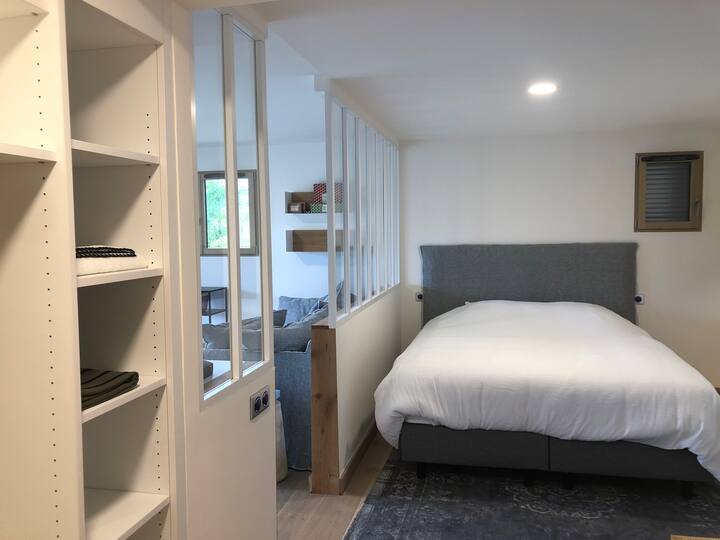 Спалня /дрешник