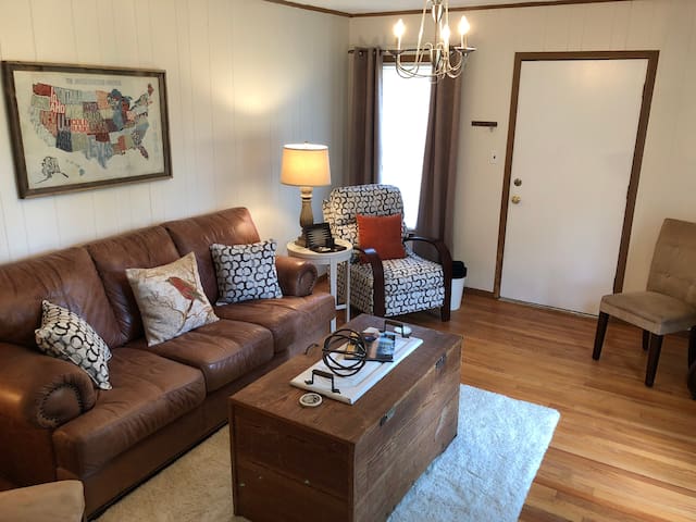 Cozy 2 Bedroom Home 6 Minutes from UT / Downtown