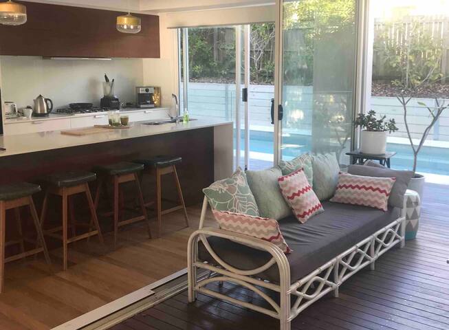 Peregian Pacific Beach House 4 mins walk to beach gallery image 5