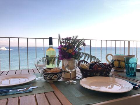 Laura's House, Elba Island