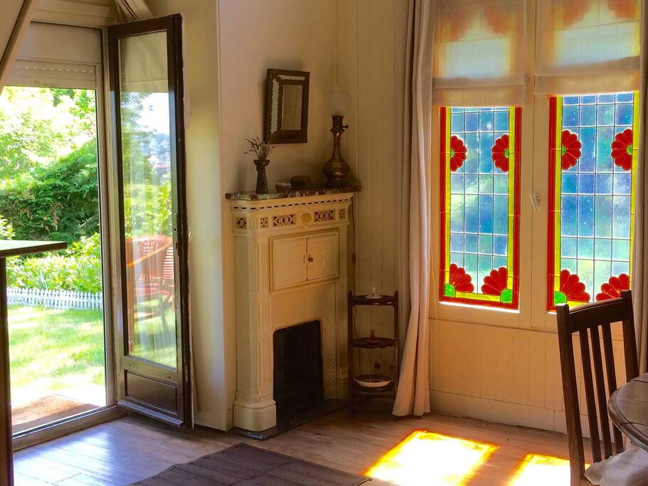 Le salon et la cheminée