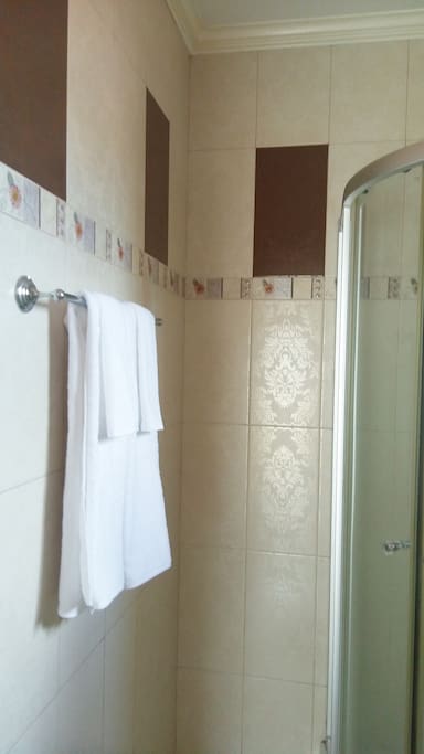spacious master bedroom private bathroom you can share.
With hot water for hot bath