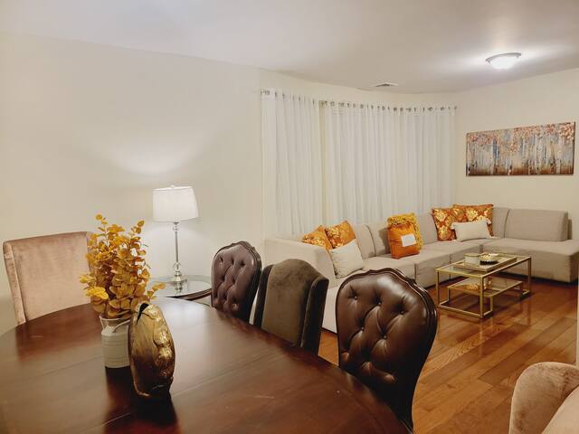 Modern 4 Beds, Washer/Dryer and Easy Access to NYC gallery image 2