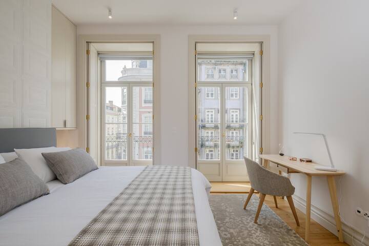 BOUTIQUE Rentals- Kihara’s Ribeira Apt great views gallery image 3