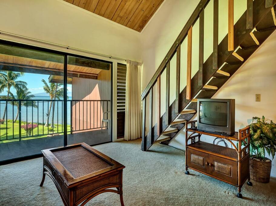 molokai-shores-1br-ofl-305-living-room-01.jpg