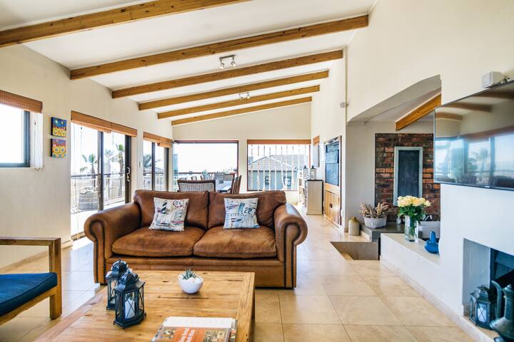 Eclectic Beach House Close to the Best Kite Surfing Strip