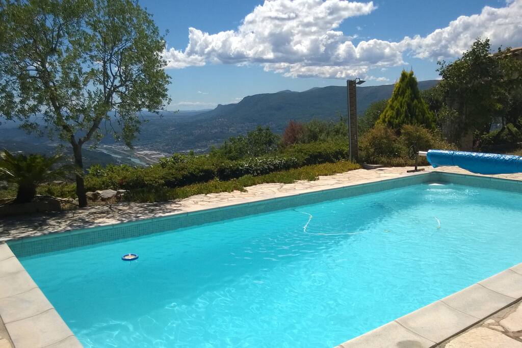 Pool with same panoramic view