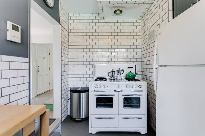 Pool, Privacy, Amazing Views & Office. 2 BR House. gallery image 2