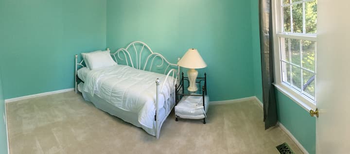 Საძინებელი 5 დღის საწოლით და გასაშლელი საწოლით 