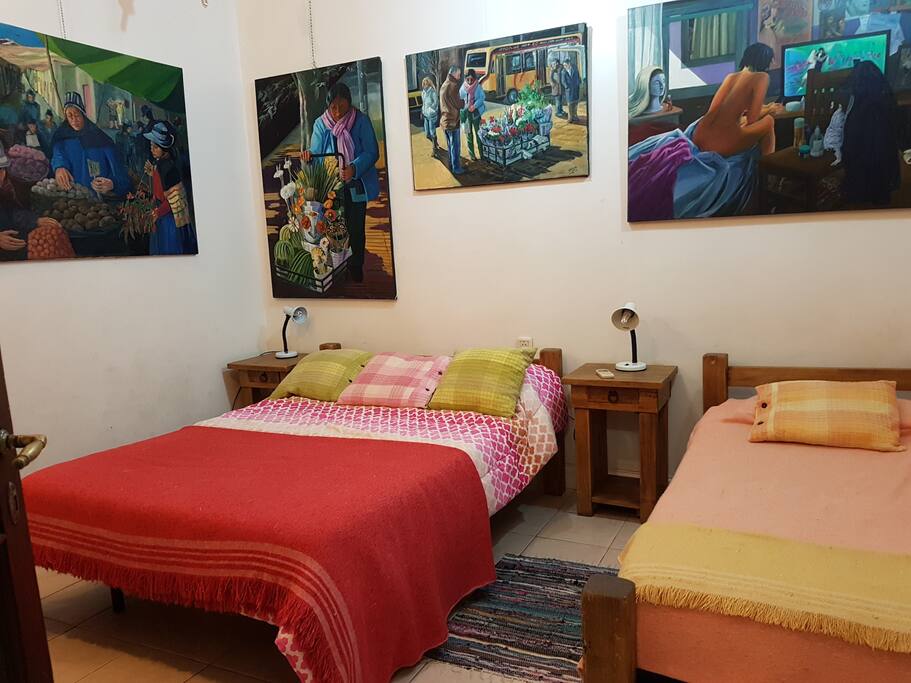 Cuarto triple. Pinturas de Jorge Bravo